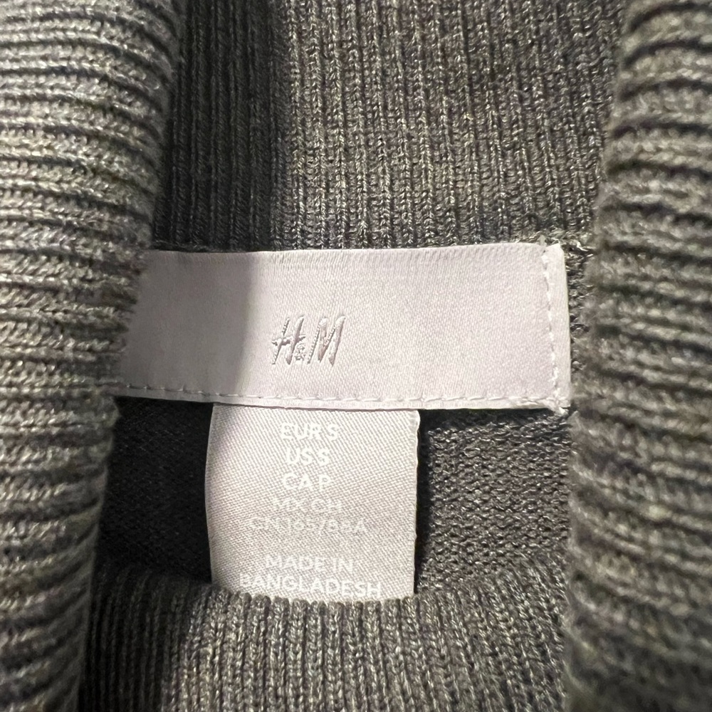 Turtle Neck - Picture 2 of 3